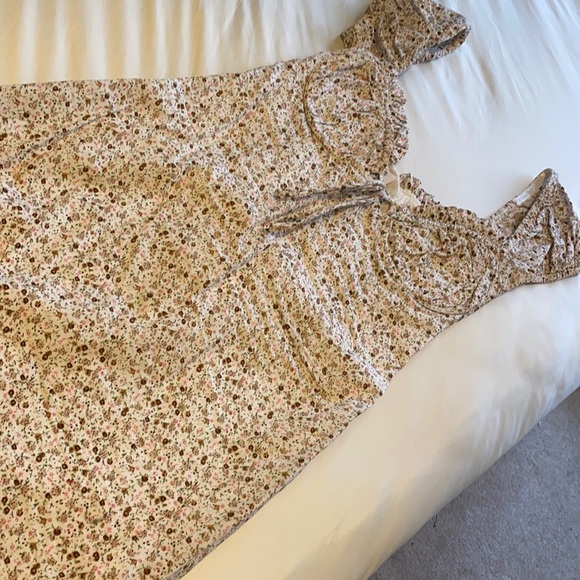 SOLD Princess Polly Floral Dress - Picture 2 of 2